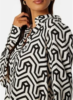 Vila T-Shirt Van - Daca Black AOP Sana Fashion